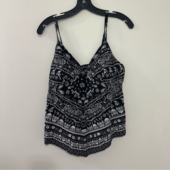 Almost Famous Large Black White Bandana Print Tank‎ Sleeveless - Picture 1 of 6